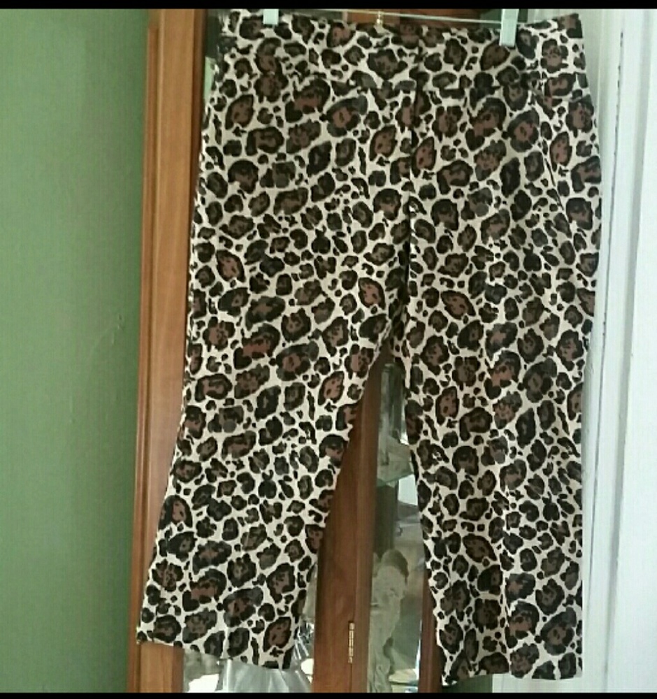 Worthington Leopard Print Modern Fit Capris